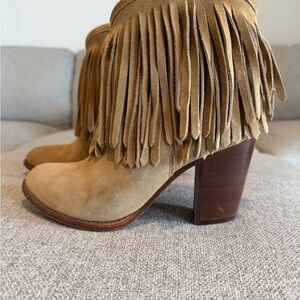 Frye Llana fringe short biscuit Suede Fringe Ankle Boots